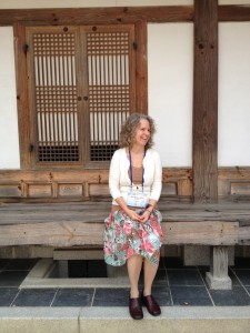 Donna's return-visit to Korea, in front of Palace