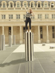 Buren's-sculpture_Les-Deux-Plateaux